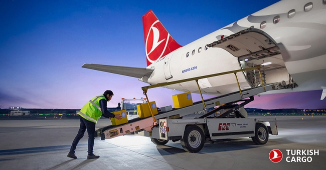 Turkish Cargo'nun ilk kargosu Türk bayrağı oldu